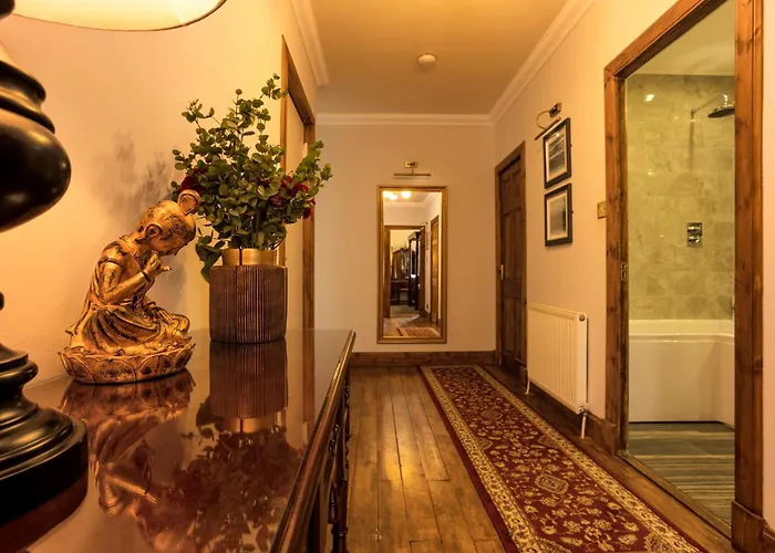 Blackfriars Residence - Beautiful Home